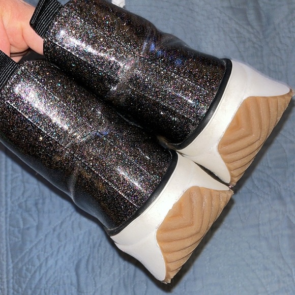 STEVE MADDEN WINNONA PLATFORM HIGH-TOP SNEAKER - KIDS' size 2 - Picture 3 of 10